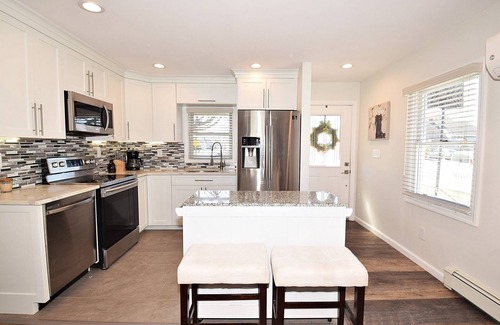Hicksville House | Romance Vacation Sweet Home