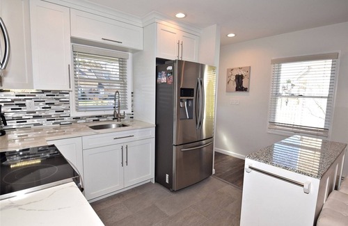 Hicksville House | Romance Vacation Sweet Home