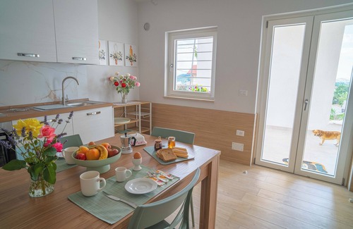 Chiusano di San Domenico Villa | Romantic Villa with Woodland on the Wine Route
