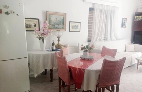 Oropos House | Romantic Greek villa 150 m from the beach
