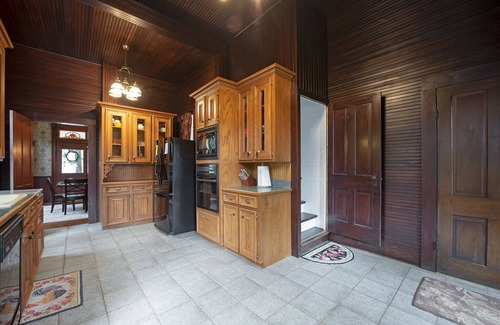 Waller House | Romantic 1901 Victorian Home on seven wooded acres