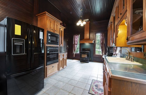 Waller House | Romantic 1901 Victorian Home on seven wooded acres