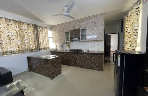 Gurugram Apartment | Romantic 2 Bhk couple's nest