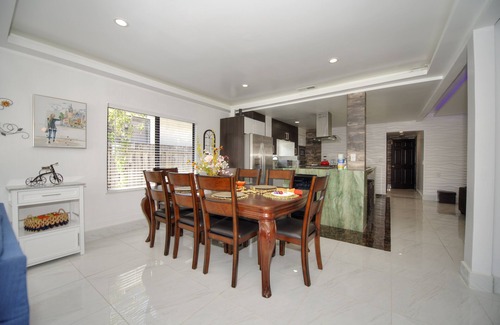 Shasta-Hanchett Park House | Romantic 5bd/3ba Single Family House, Central Silicon Valley!