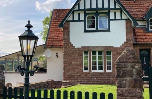 Muerlenbach Apartment | Romantic 6-Bett-Ferienw.Bad/WC, wheelchair accessible - Hof Grindelborn