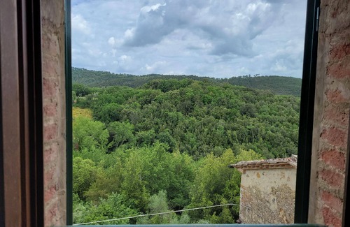 Castello di Tocchi Apartment | Romantic apartment located in a hamlet in the Sienese countryside