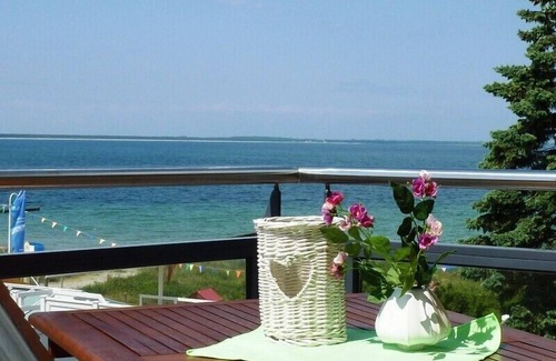 Glowe Apartment | Romantic apartment on the beach with sunny sea view balcony