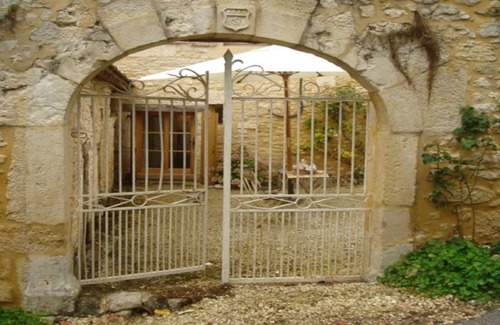 Daglan Apartment | Romantic appartment in 17th century French farmhouse