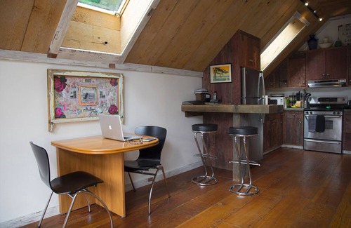 Mendocino Apartment | ROMANTIC, ARTISTS PRIVATE 'FOREST SUITE', 5 acres Redwoods, Trails, Mendo 2 mi.