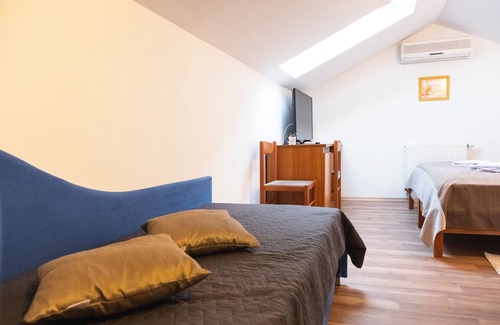 Izola Bed & Breakfast | Romantic attic 1/3 room