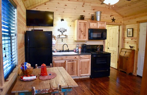 Fredericksburg Cabin | Romantic Ava Haus CABIN. 3 minutes to Main!See our other 4 Ava Haus rentals!