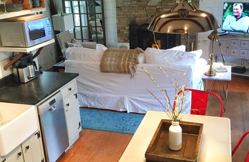 Cashiers Cabin | Romantic, bark covered cottage-close to town, book a summer stay now!π²π·π²