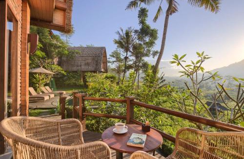 Sidemen Ski Chalet | Romantic Barn with Mt. Agung Views