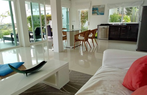 Ko Lanta Villa | Romantic Beach-Front Pool Villa-3