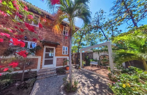 Pochomil House | Romantic BeachHouse Balcony Bedroom for Couples w/AC, Pool and Amzng Sunsets