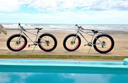 Pochomil House | Romantic BeachHouse Balcony Bedroom for Couples w/AC, Pool and Amzng Sunsets