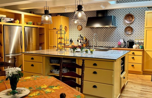 Hendersonville Bed & Breakfast | Romantic Bedroom and Bath in Historic Hendersonville Home with Healthy Breakfast