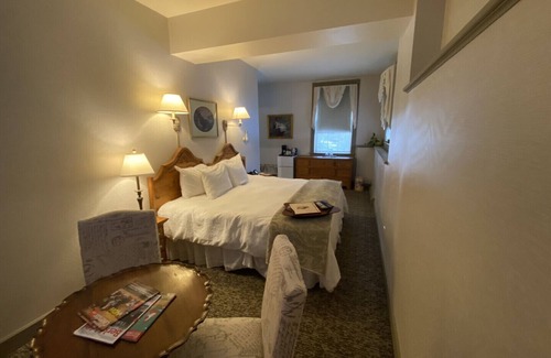 Lee Bed & Breakfast | Romantic Boutique Hotel /Bed and Breakfast - Standard King With Gas Fireplace