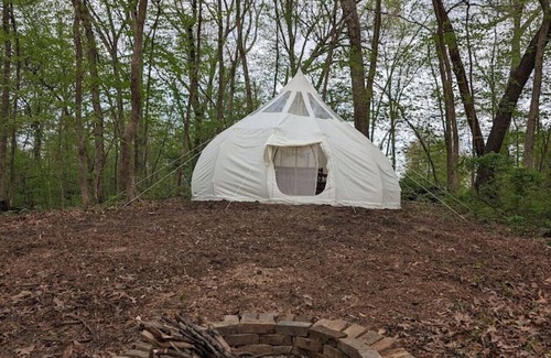 Kasbeer Cabin | Romantic - Cabin & Camping - on 175 Acre Farm
