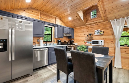 Stanton Cabin | Romantic Cabin | Dog Friendly Stay | 9 Mn to Gorge