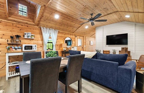 Stanton Cabin | Romantic Cabin | Dog Friendly Stay | 9 Mn to Gorge