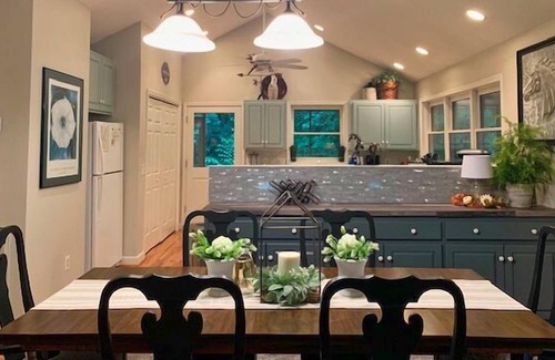 Ferguson Cabin | Romantic Cabin,Fireplace,Screened Porch,WiFi