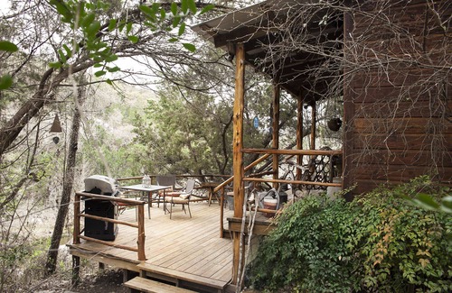 Leakey Cabin | Romantic Cabin Getaway