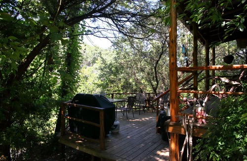 Leakey Cabin | Romantic Cabin Getaway