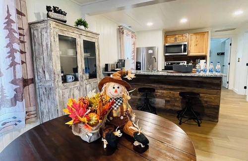 Gatlinburg Cabin | Romantic Cabin, Mountain Views, Privacy & Luxury Hot Tub