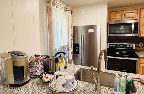 Gatlinburg Cabin | Romantic Cabin, Mountain Views, Privacy & Luxury Hot Tub