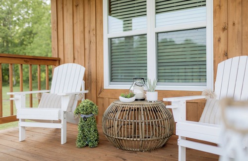 Dabolt Cabin | Romantic Cabin sitting on 18 acres of flat land surrounded by a creek!