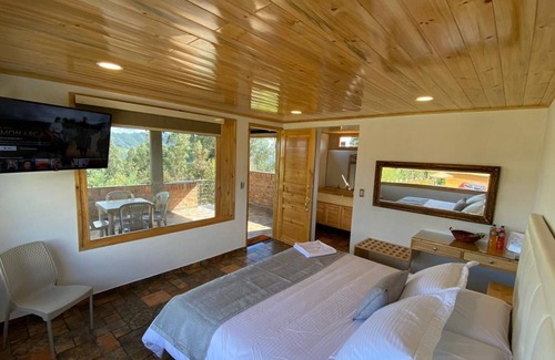 Chiquinquira Apartment | Romantic cabin with city view, 10 min from downtown