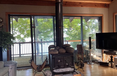 Canandaigua Cottage | Romantic Canandaigua Lake getaway.