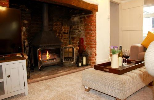 Framlingham House | Romantic* Castle on the Hill Cottage *Framlingham