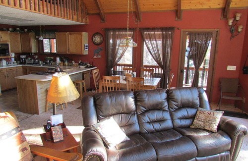 Kalispell Ski Chalet | Romantic, Cedar Chalet, Hot tub, Quiet, Wood Fireplace, Clean, Private