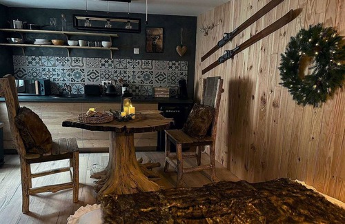 Saint-Maurice Apartment | ❤️‍🔥 Romantic chalet/Private hot tub/Cinema screen/10 min center ❤️‍🔥