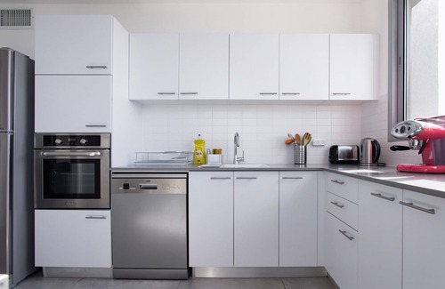 Bat Yam Apartment | Romantic Chic Apartment with Amazing Sea Views , Romantic Sea View Chic suite