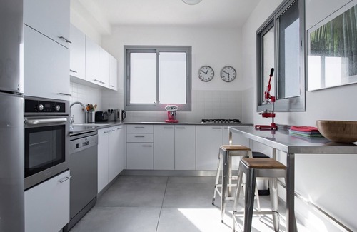 Bat Yam Apartment | Romantic Chic Apartment with Amazing Sea Views , Romantic Sea View Chic suite