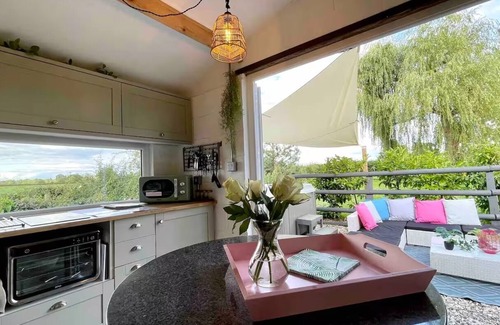 Nantwich Cabin | ROMANTIC COLONIAL LODGE WITH HOT TUB, RURAL CHESHIRE