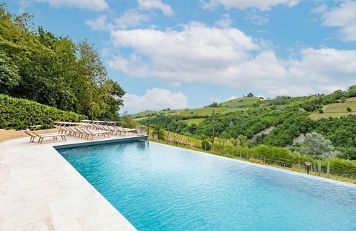 Cassinasco Apartment | Romantic & Comfy Studio Overlooking Langhe Hills