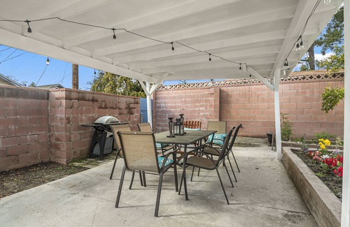 Glendora House | Romantic costal decor house- 3 mins walking to coffee and restaurants