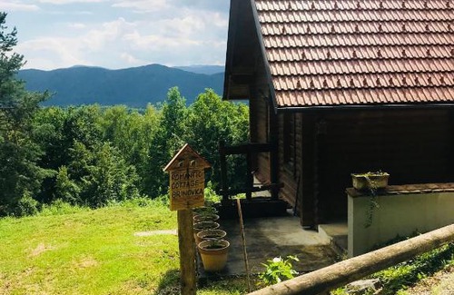 Zuzemberk Cabin | Romantic Cottage House