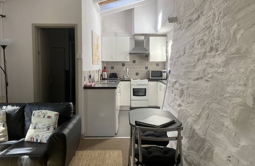 Caerdeon Cottage | Romantic Cottage in Snowdonia National Park. Stay in the Woodland's Heart!