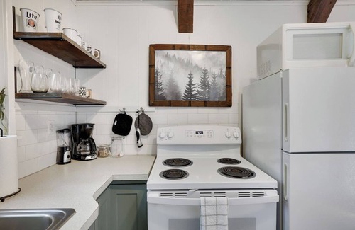 Locust Lake Village Cottage | Romantic Cottage in Lake Community w Private Hot Tub