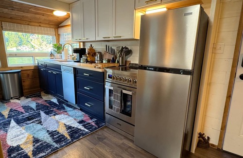 Port Angeles Cottage | Romantic cottage w/spacious private dock on Lake Sutherland, Kayak/SUP, WiFi