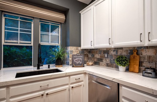 Yountville House | Romantic cottage with gorgeous Vineyard and Mountain Views.