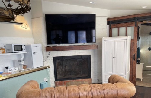 Fallbrook Cottage | Romantic Cottage with Pool/Vineyards