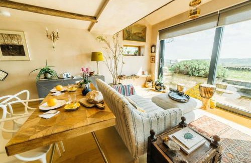 Cold Ashton House | Romantic Country Annex With Views - 10 min to Bath