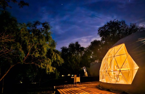 Jourdanton Cottage | 🏕Romantic Country Stay 😍 ♥️ Lake, Telescope 🔭 Peddle Boat, Kayaks
