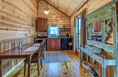 Fredericksburg Cabin | Romantic Country Cabin in the Texas Hill Country